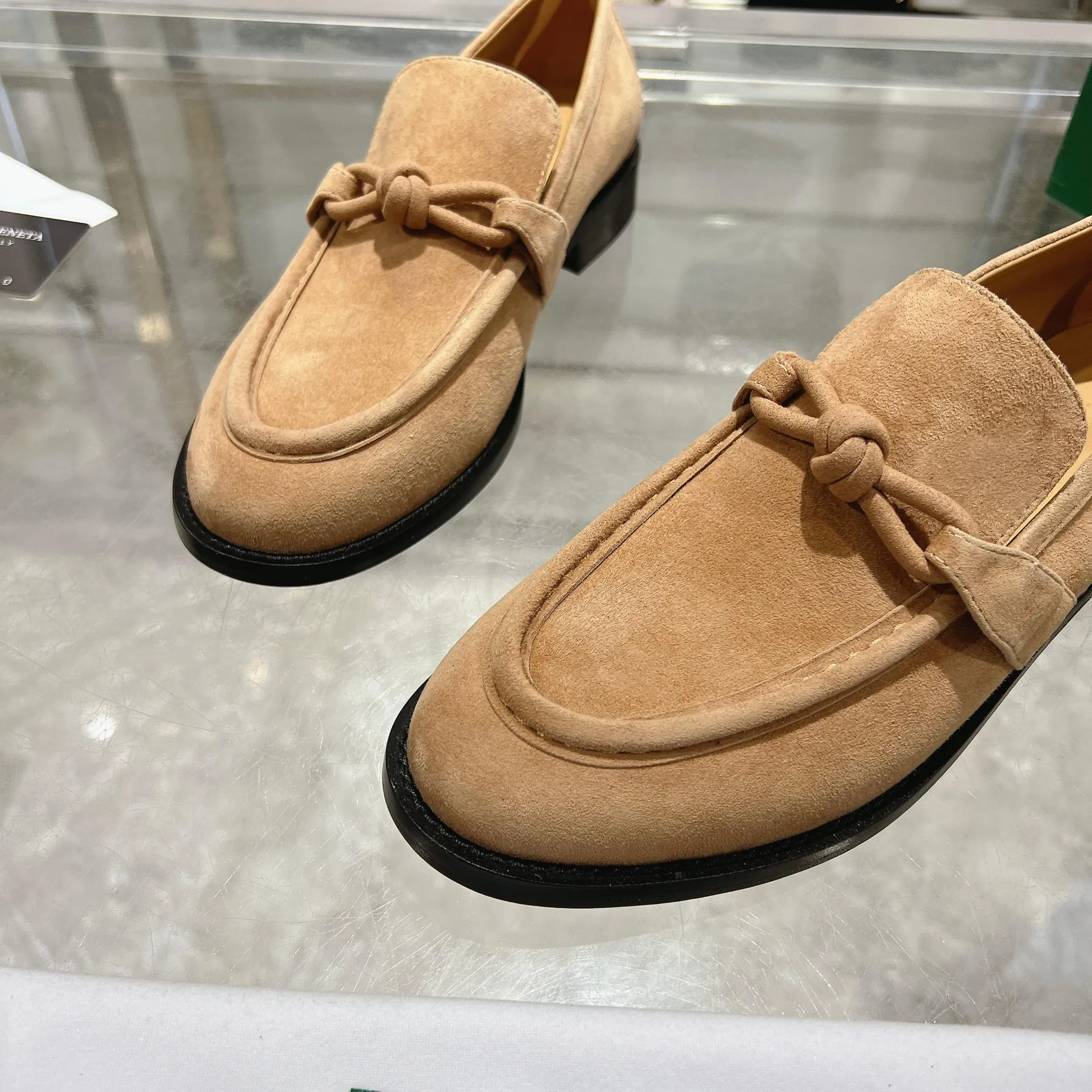 [BV] Top P: 840💰 Size: Female 35-39 (Female 40 custom-made) Male 39-44 (38.45 non-refundable) Bottega Veneta 2025 counter model! Small round toe loafers! Imported leather outsole! Imported grained cowhide! Solid color Niuli! !